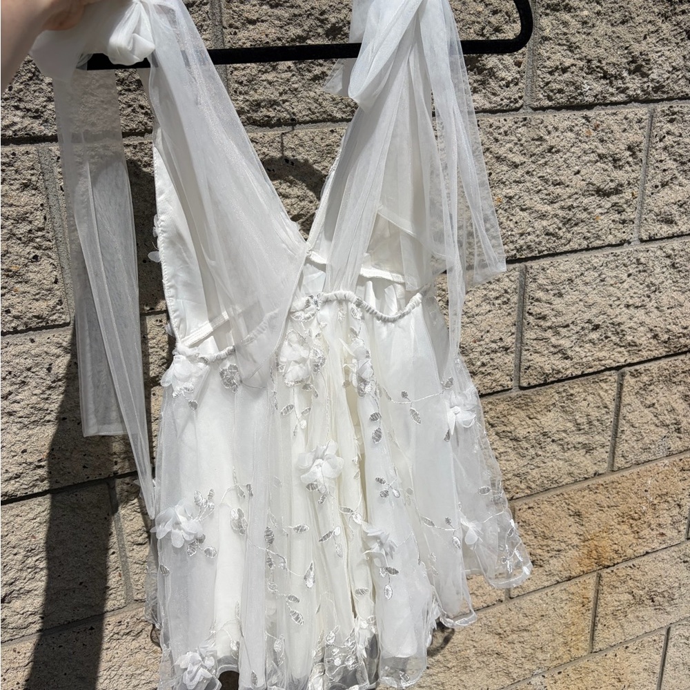 Selfie Leslie White Floral Tulle Mini Dress Bachelorette Bridal Size Small NWT - Picture 4 of 7